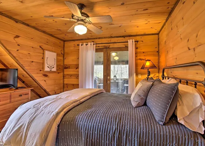 Picturesque Mountain Cabin With Hot Tub And Fire Pit!
