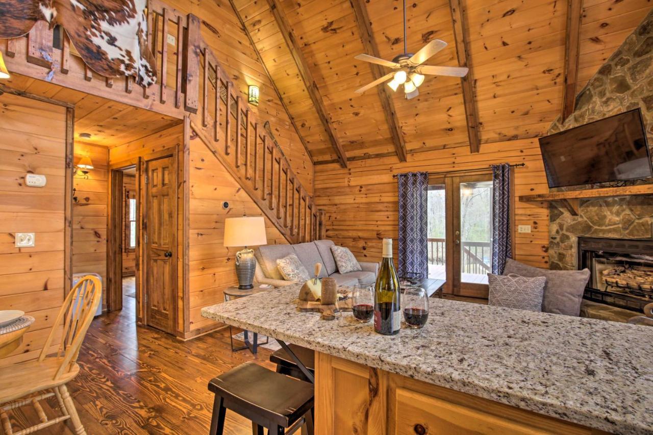 Picturesque Mountain With Hot Tub And Fire Pit!